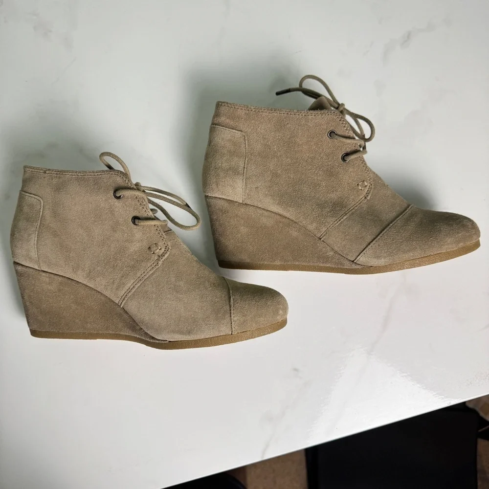 Toms Desert Women's Brown Suede Lace Up Wedge Ankle Bootie Boots Size 10 741115